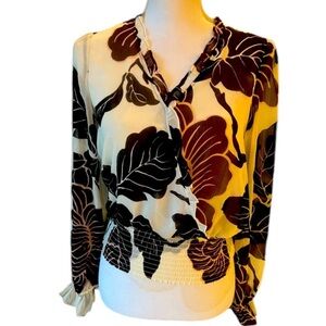 Maison d’Amelie ladies blouse, excellent condition extra small, long sleeve V